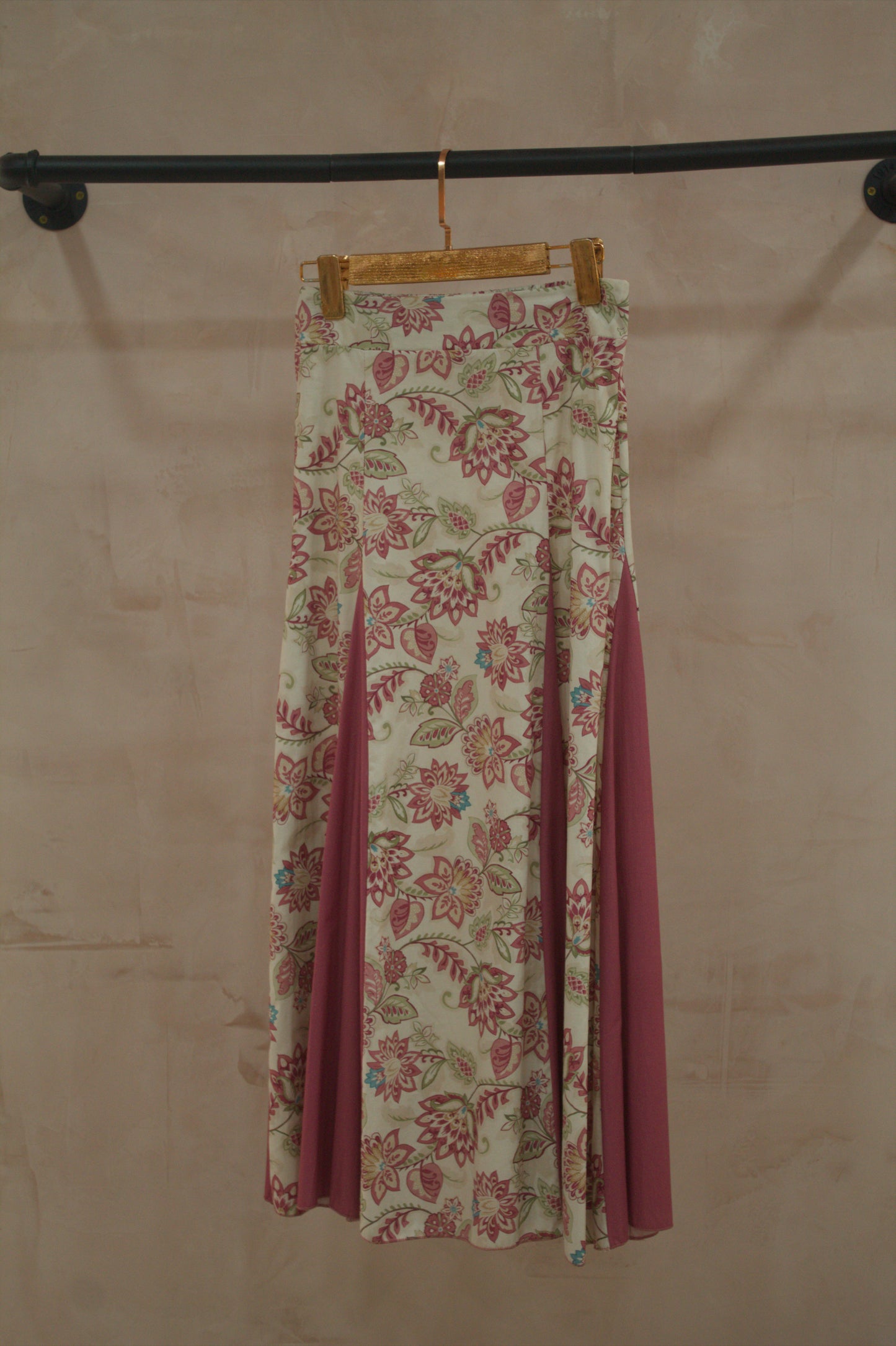 Falda midi rosa