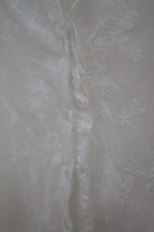Blusa Mocambo blanca bordada con lazo