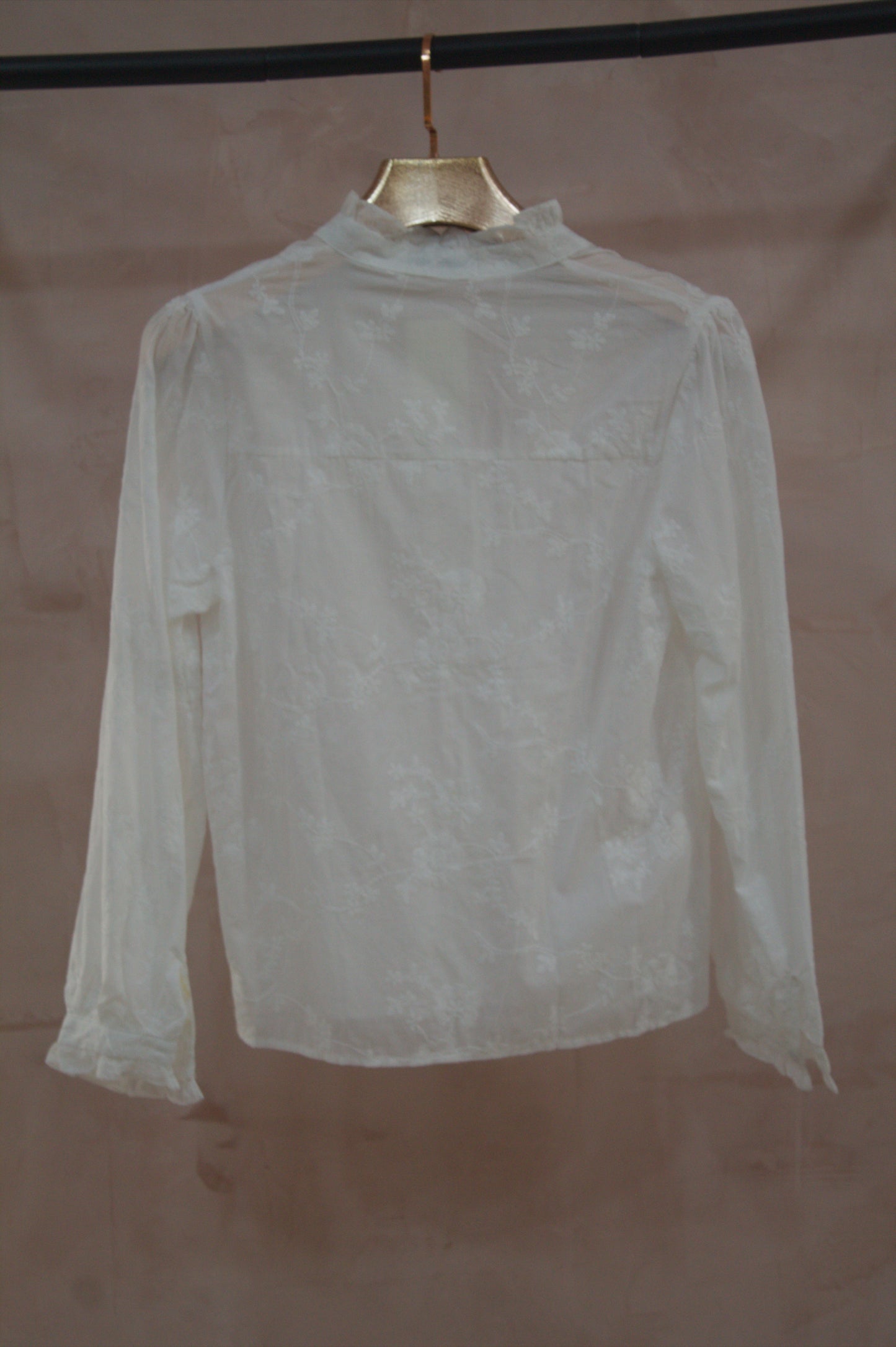 Blusa Mocambo blanca bordada con lazo