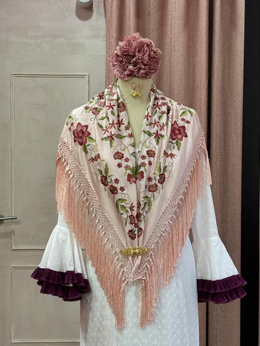 Mantoncillo rosa claro bordado en seda