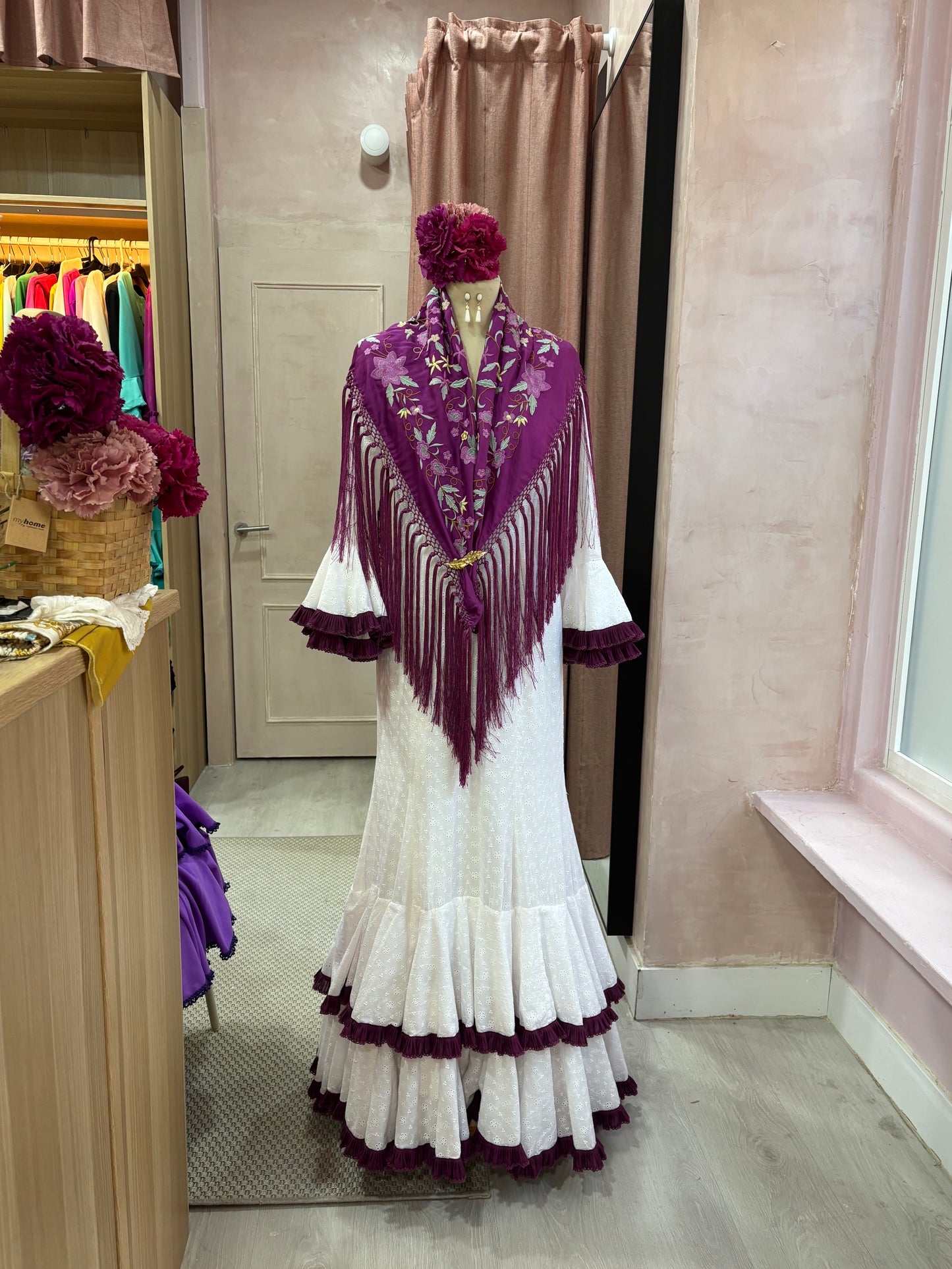 Mantoncillo morado bordado en algodón