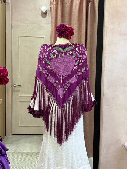 Mantoncillo morado bordado en algodón