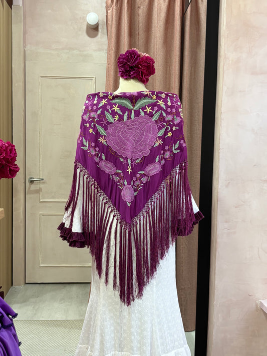 Mantoncillo morado bordado en algodón
