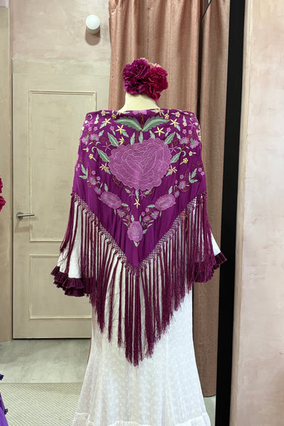 Mantoncillo morado bordado en algodón