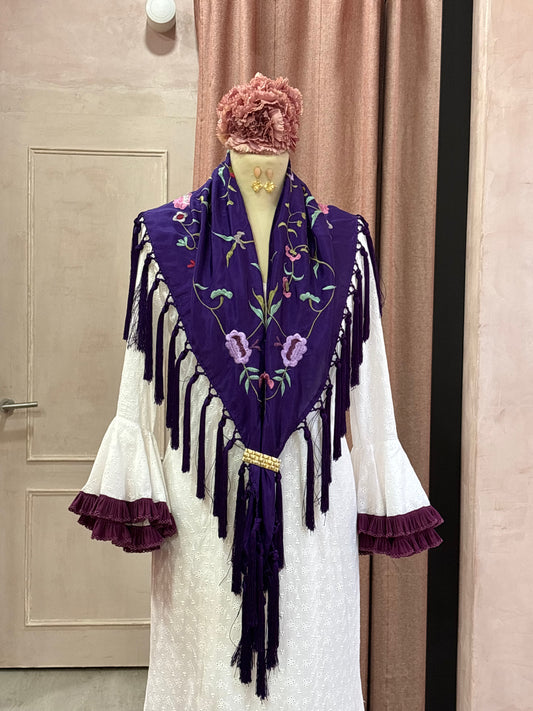 Mantoncillo color nazareno bordado en seda