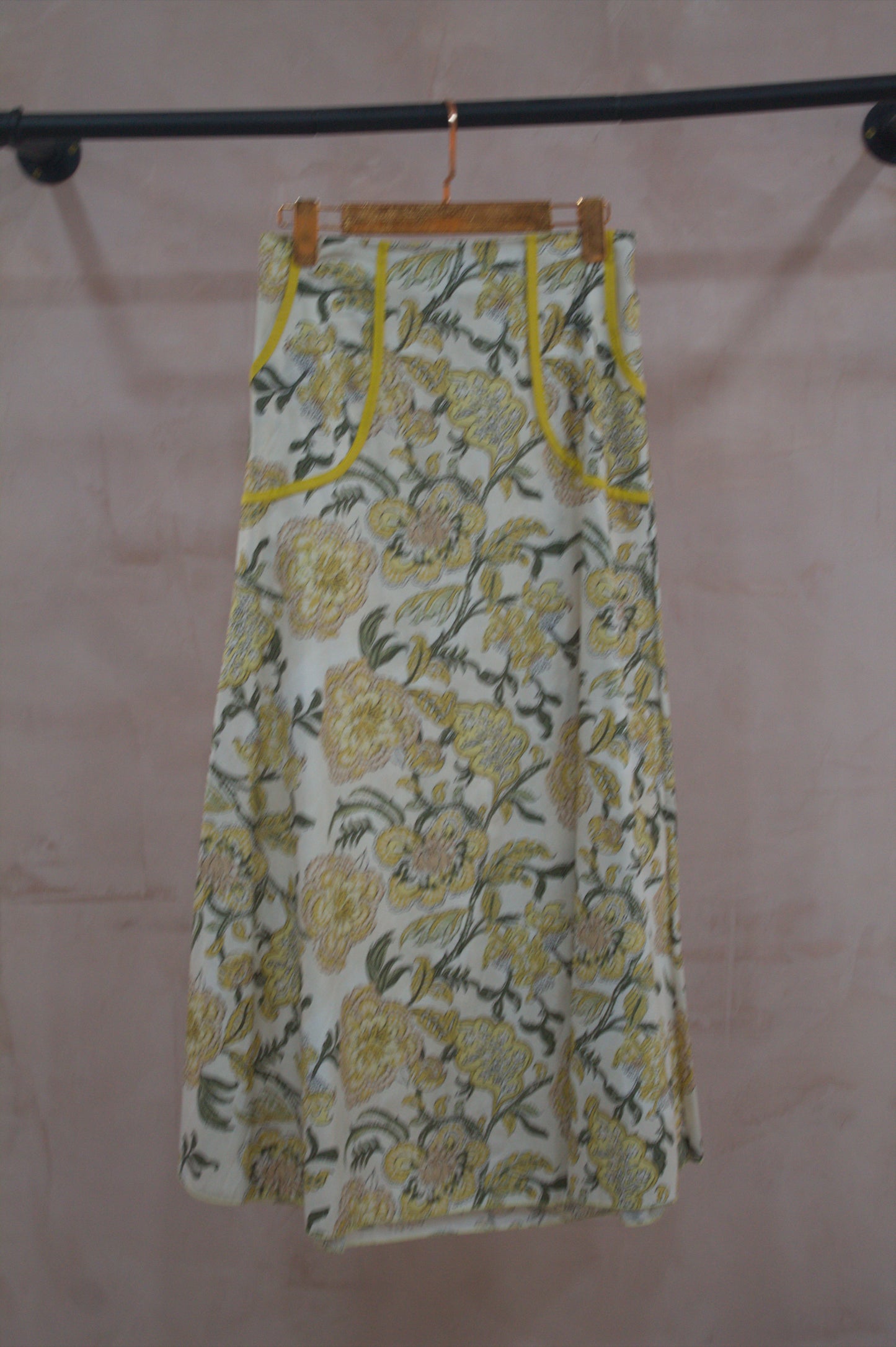 Falda midi floral amarilla