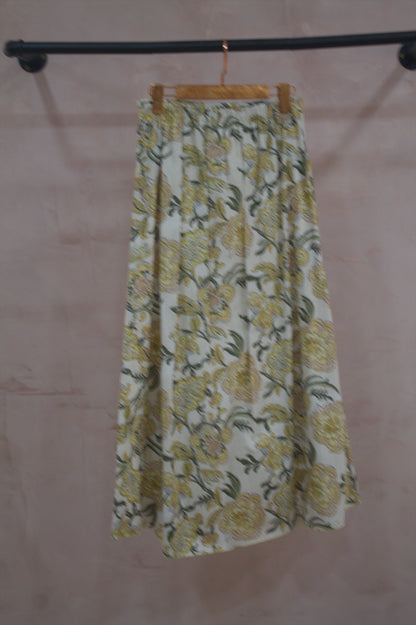 Falda midi floral amarilla