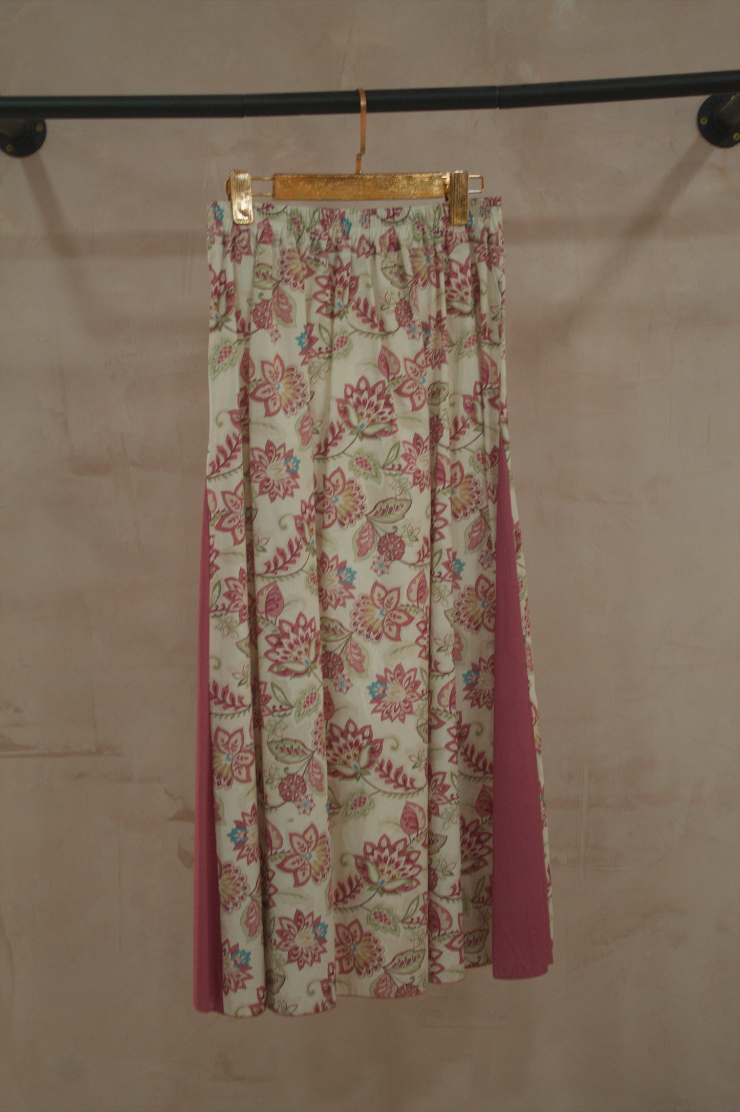 Falda midi rosa