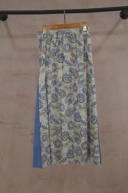 Falda midi bicolor azul y floral