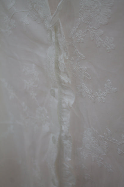 Blusa Mocambo blanca bordada con lazo