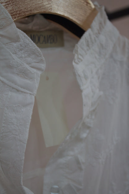 Blusa Mocambo blanca bordada con lazo