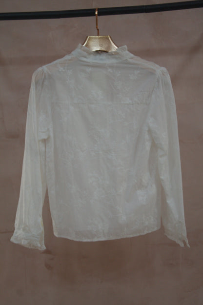 Blusa Mocambo blanca bordada con lazo