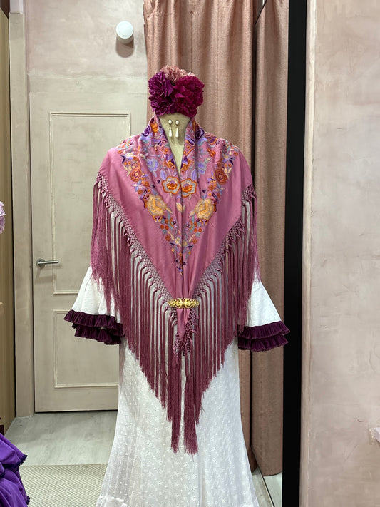 Mantoncillo de flamenca rosa malva bordado | Valvanuz Madrid