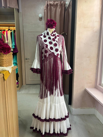 Mantoncillo de flamenca blanco con lunares burdeos | Valvanuz Madrid