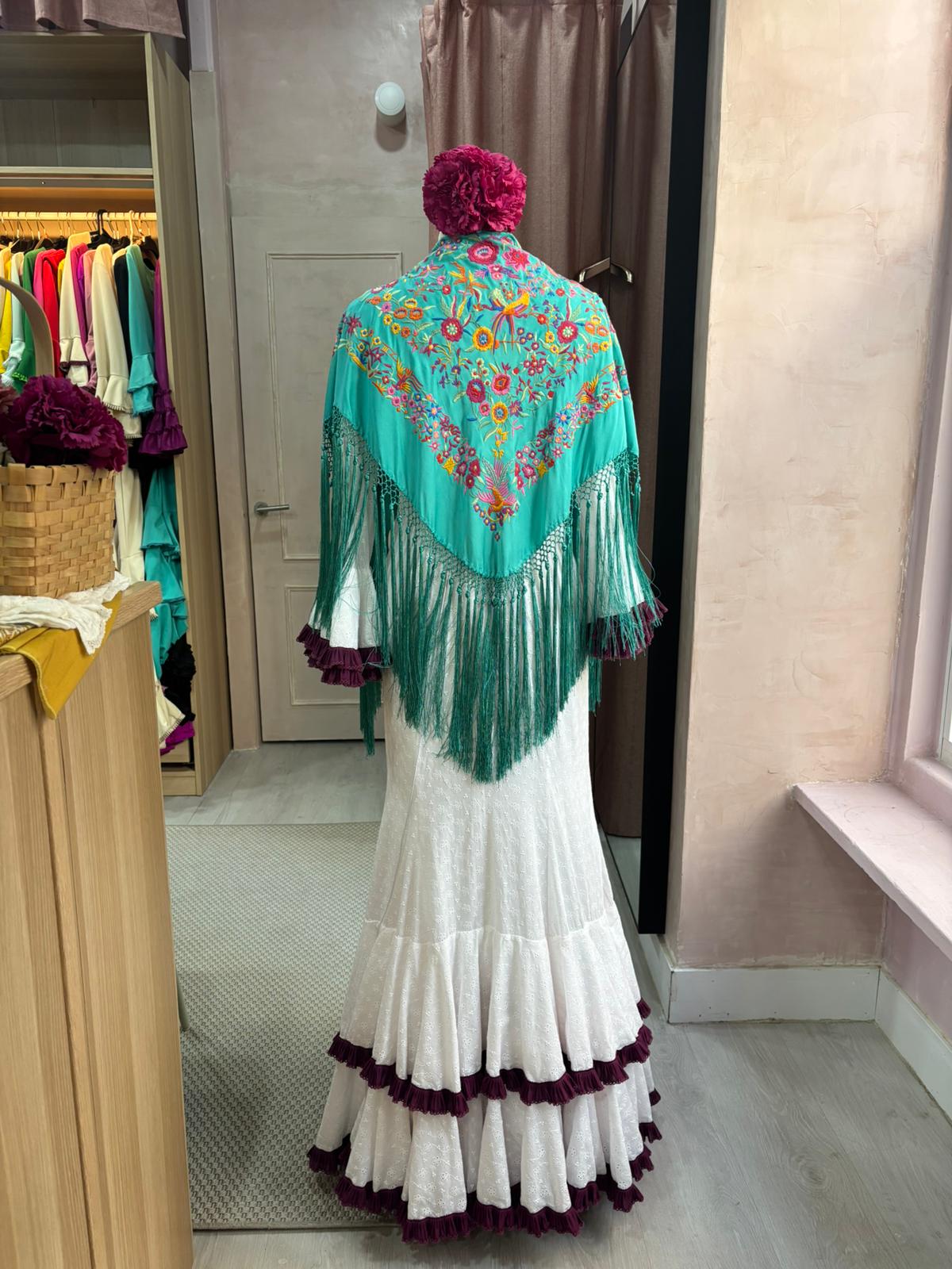 Mantoncillo de flamenca turquesa bordado | Valvanuz Madrid
