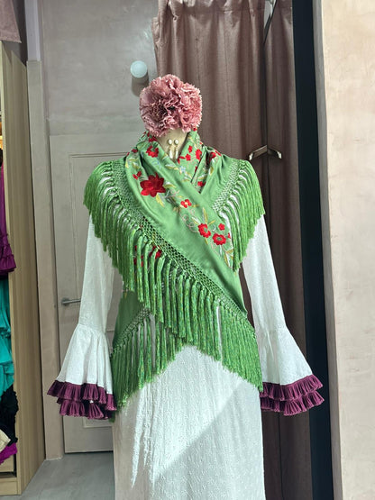 Mantoncillo flamenca verde bordado en seda | Valvanuz Madrid