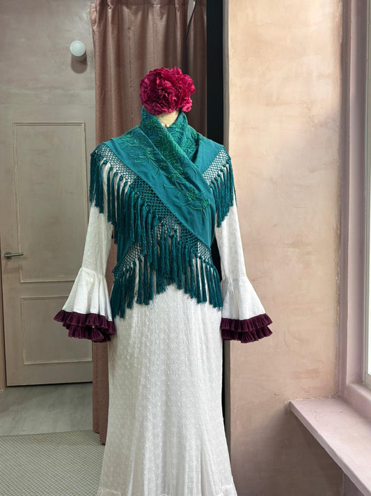 Mantoncillo bordado en algodón | Valvanuz Madrid