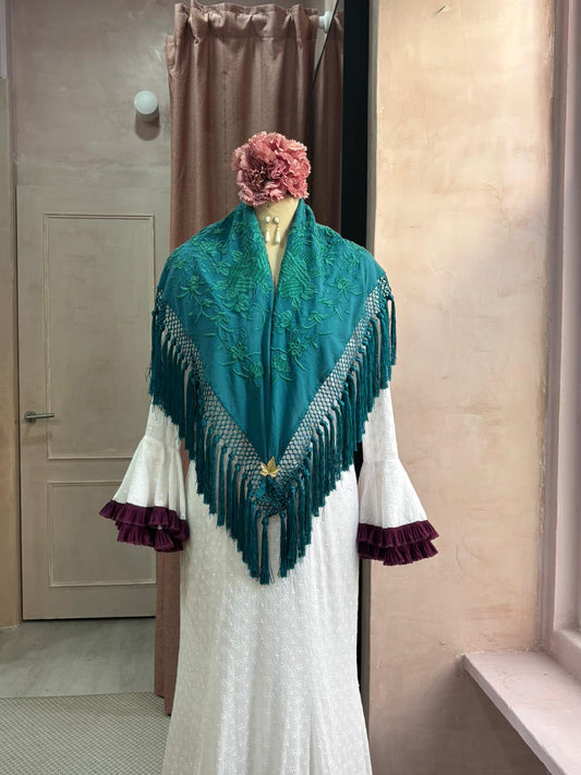 Mantoncillo bordado en algodón | Valvanuz Madrid